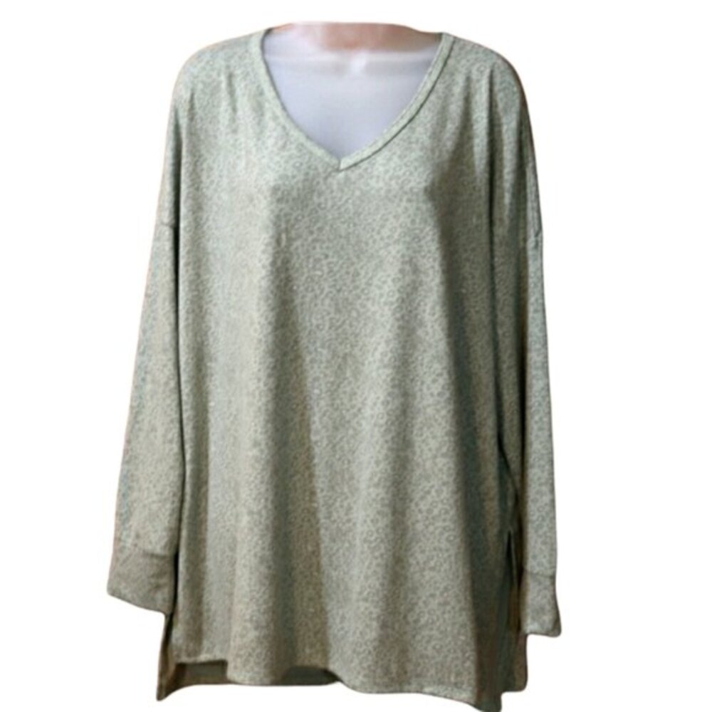 American Eagle Gray Soft Neutral Tone Animal Cheeta Print Sweater Pullover Cozy